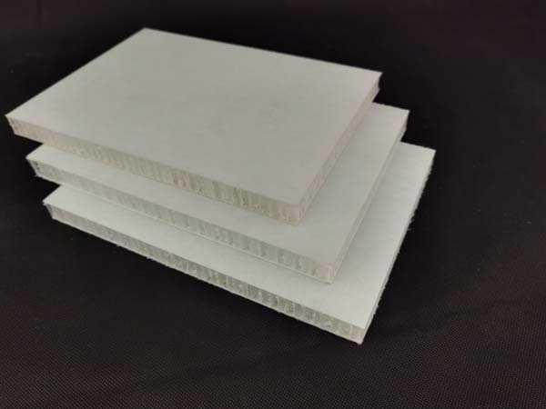 CFRTP蜂窩(wō)闆纖維均(jun)勻分布具(jù)有顯著力(li)學性能