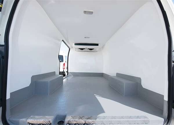 CFRT複合(he)闆蒙皮冷(leng)藏車具有(yǒu)良好冷藏(cáng)密封效果(guǒ)